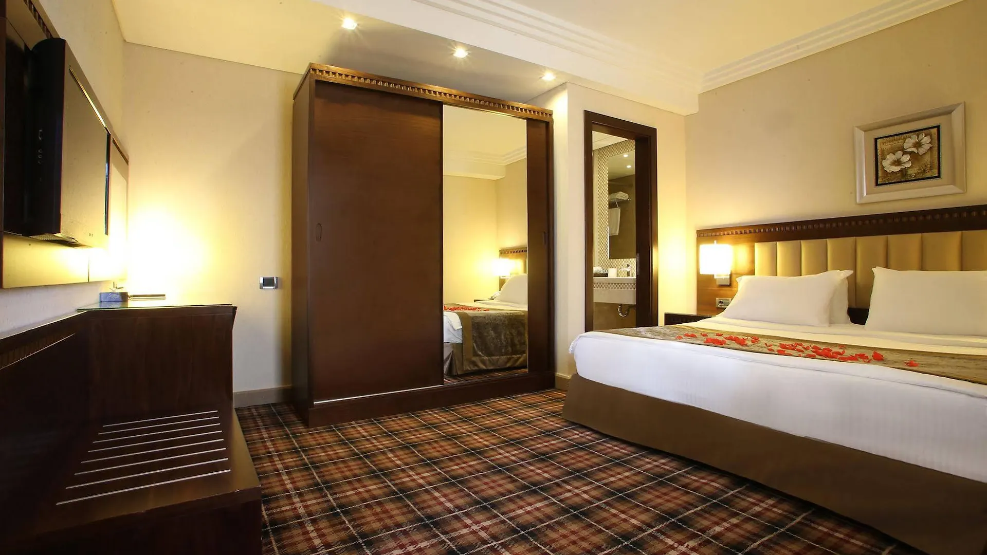 Lancaster Suites Raouche Beirut 4*,  Libano